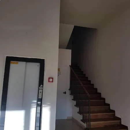 Vittoria Marina Di بيتراسانتا